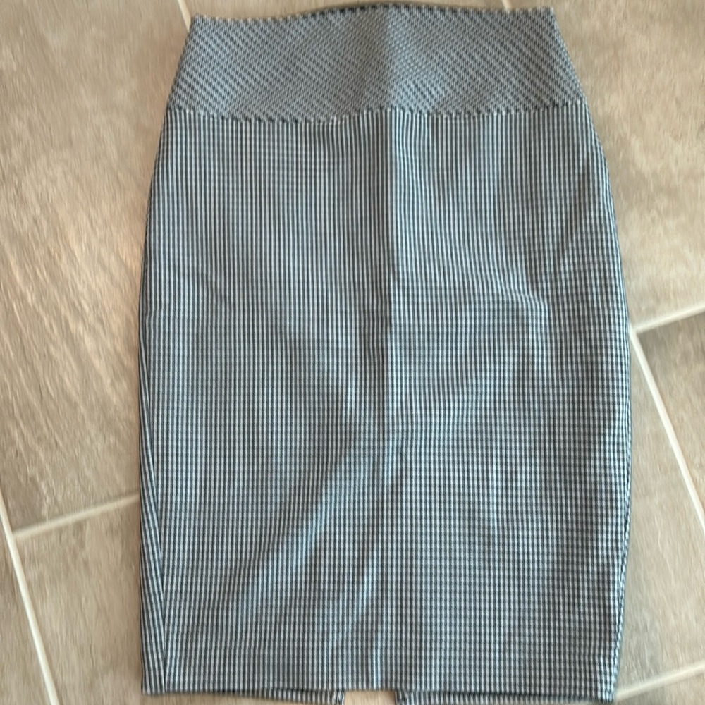 Woman’s pencil black/white checkered skirt with slit in back.